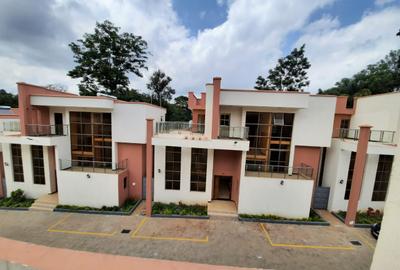 5 Bed Villa with En Suite in Lavington