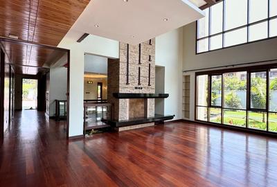 5 Bed House with En Suite in Runda - 2