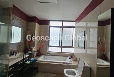 4 Bed House with En Suite in Runda