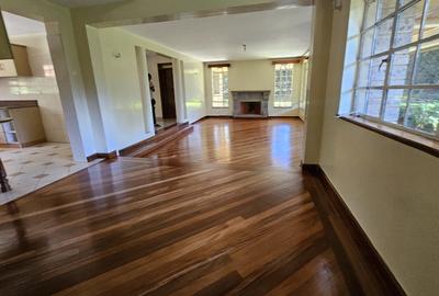 5 Bed House with En Suite in Runda