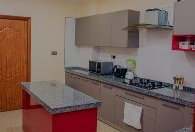 Serviced 4 Bed Apartment with En Suite at Hurlinghurm - 2
