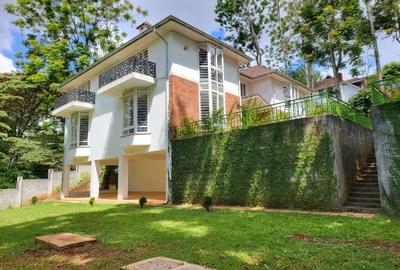 5 Bed Townhouse with En Suite in Rosslyn