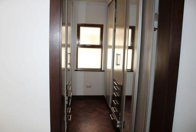 3 Bed Apartment with En Suite in Westlands Area - 2