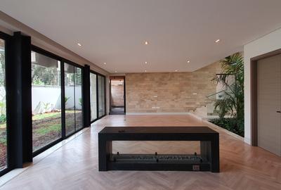 5 Bed Villa with En Suite in Westlands Area - 2