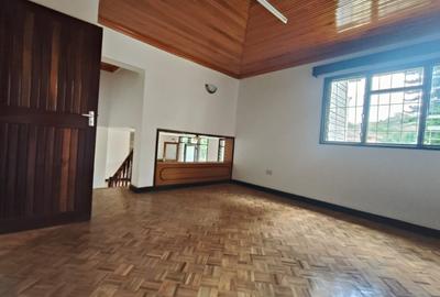6 Bed House with En Suite in Runda - 4
