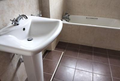 3 Bed Apartment with En Suite in Brookside - 4