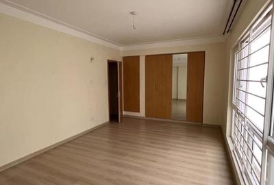 3 Bed Apartment with En Suite in Westlands Area - 2