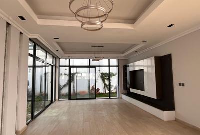 5 Bed Villa with En Suite at Lavington - 2