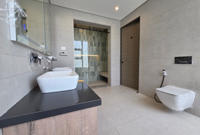 5 Bed House with En Suite in Brookside - 3