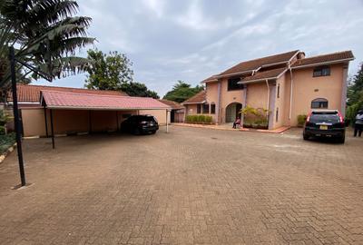 5 Bed House with En Suite in Runda - 3