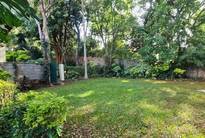 5 Bed House with En Suite at Lavington - 4