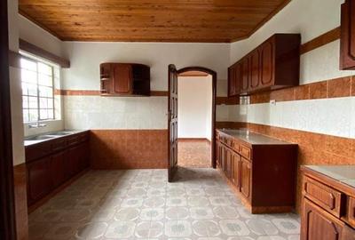 3 Bed Apartment with En Suite in Rhapta Road - 4