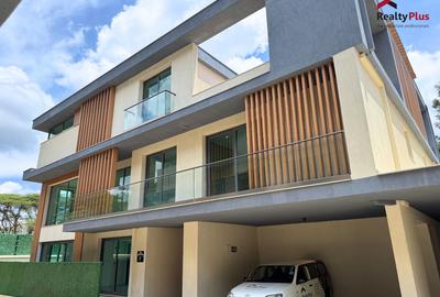 5 Bed Villa with En Suite in Lavington