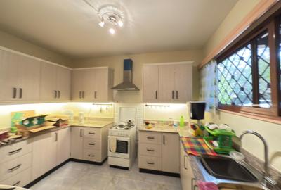 4 Bed House with En Suite at Lavington - 3