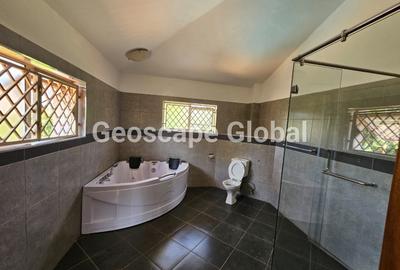 5 Bed House with En Suite in Runda