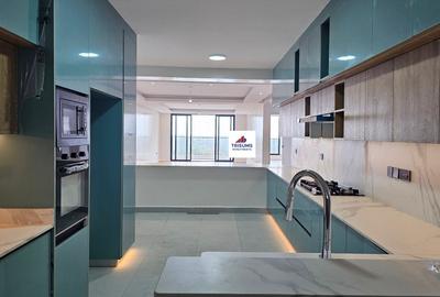 4 Bed Apartment with En Suite in Parklands - 2