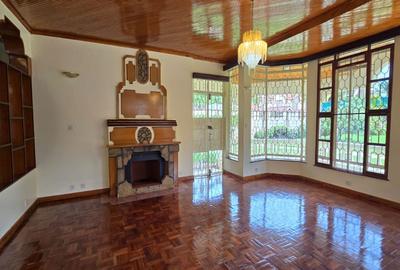 5 Bed House with En Suite in Runda - 2