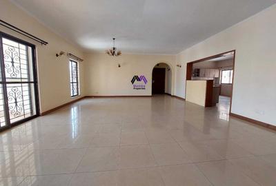 3 Bed Apartment with En Suite at Makueni Rd