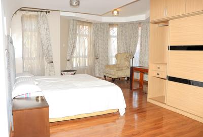 Furnished 3 Bed Apartment with En Suite at Rosewood Avenue - 4