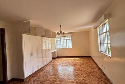 4 Bed Apartment with En Suite in Riara Road