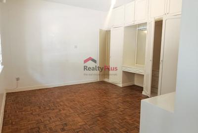 4 Bed Apartment with En Suite in Riverside - 3