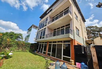 5 Bed Townhouse with En Suite in Lavington