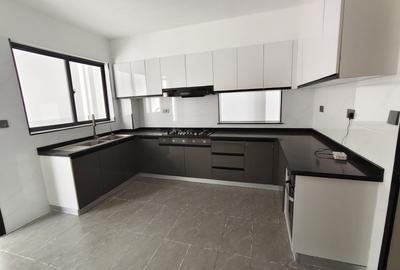 5 Bed Apartment with En Suite in Kileleshwa