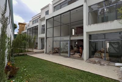 5 Bed Townhouse with En Suite at Lavington Green - 4