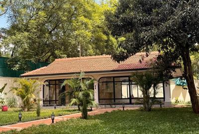 6 Bed House with En Suite in Runda - 3