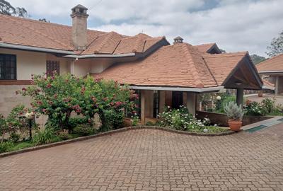 5 Bed House with En Suite in Nyari