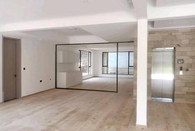 6 Bed House with En Suite in Nyari