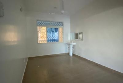 4 Bed Townhouse with En Suite in Nyali Area - 2