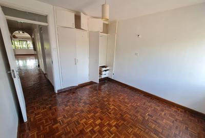 3 Bed Apartment with En Suite in Kilimani - 4