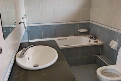 5 Bed Townhouse with En Suite in Lavington - 3