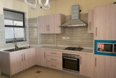 4 Bed Apartment with En Suite in Brookside - 4