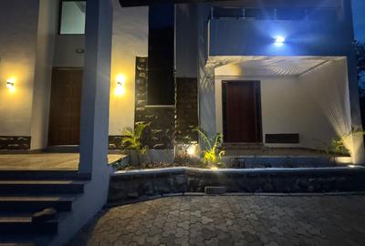 6 Bed Townhouse with En Suite in Karen - 4