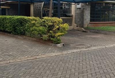 5 Bed Villa with En Suite in Lavington - 4