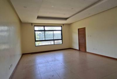 5 Bed Townhouse with En Suite in Runda - 3