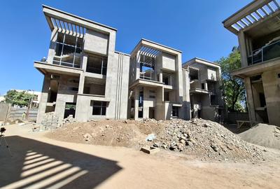 5 Bed Townhouse with En Suite in Lavington - 2