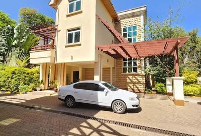 5 Bed House with En Suite in Lavington