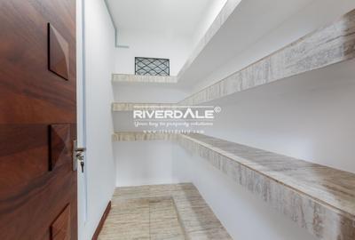 4 Bed Apartment with En Suite in General Mathenge