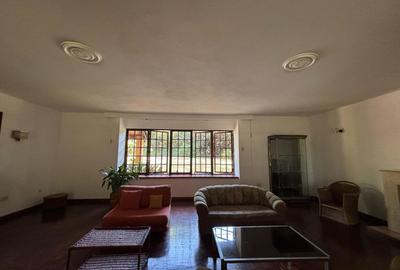 5 Bed House with En Suite in Redhill