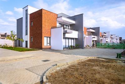 4 Bed Townhouse with En Suite at Off Langata Road - 2