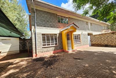 3,000 ft² Commercial Property with Service Charge Included in Lavington