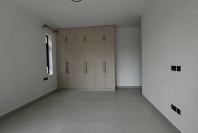 2 Bed Apartment with En Suite in Brookside - 4