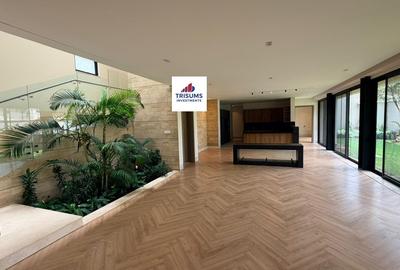 5 Bed House with En Suite in Kyuna - 2