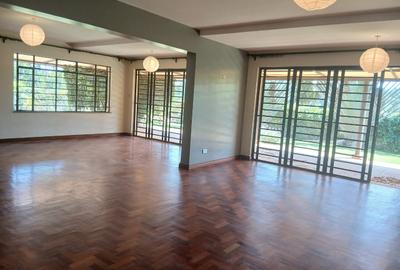 5 Bed Villa with En Suite in Westlands Area - 3