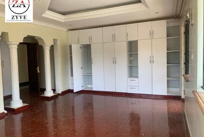 4 Bed House with En Suite at Lavington