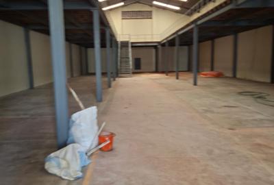 10,000 ft² Warehouse with Parking at Airport Road - 2