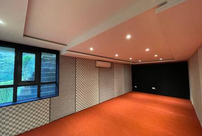 5 Bed Villa with En Suite in Spring Valley - 3